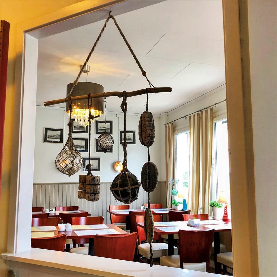 Property building, Restaurant/places to eat, Decorative detail