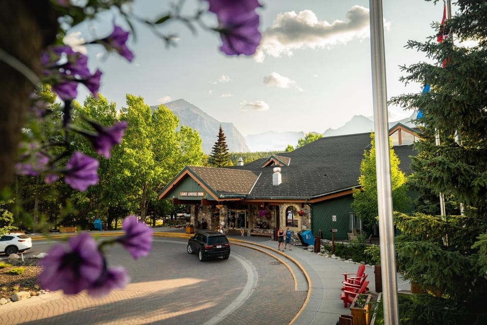 Property building, Restaurant/places to eat, Lobby or reception, Mountain view, Swimming pool