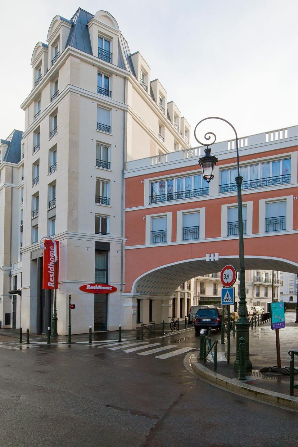 Facade/entrance
