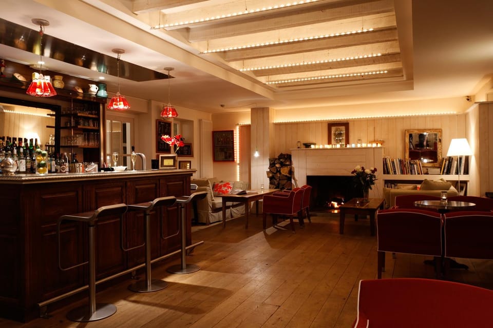 Lounge or bar