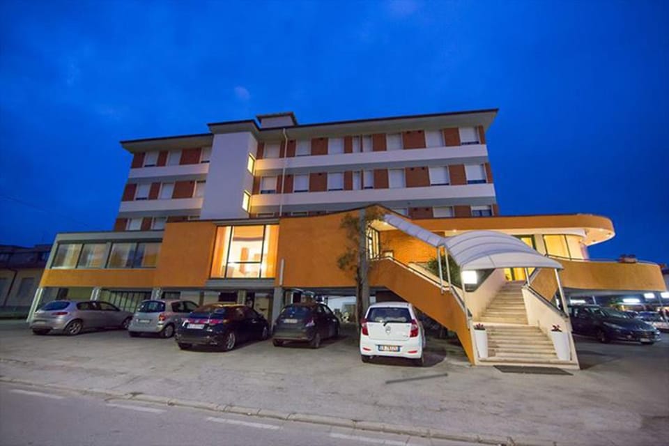 Facade/entrance, Night