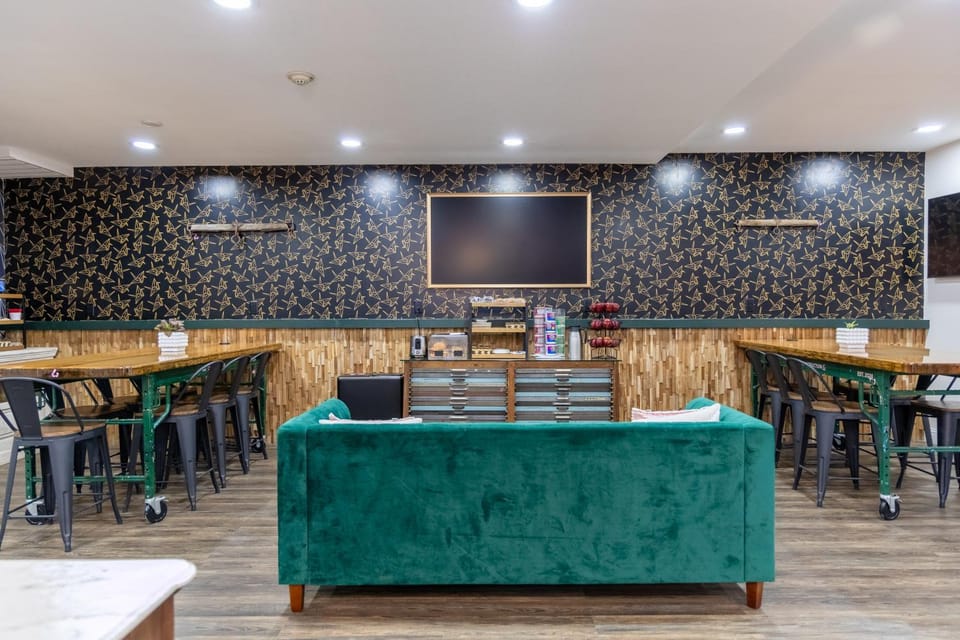 Communal lounge/ TV room, Seating area
