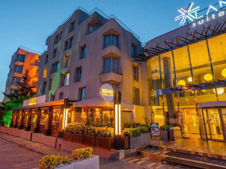 Property building, Restaurant/places to eat