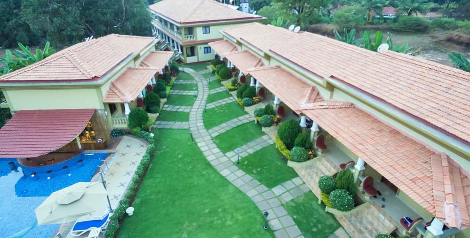 Property building, Bird's eye view, Garden, View (from property/room), Garden view, Landmark view, Pool view, Pool view, Swimming pool, Swimming pool
