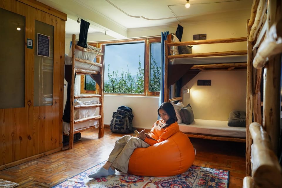 Bed, Photo of the whole room, Seating area, Mountain view, bunk bed