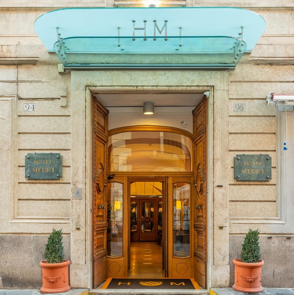 Property building, Facade/entrance, Day