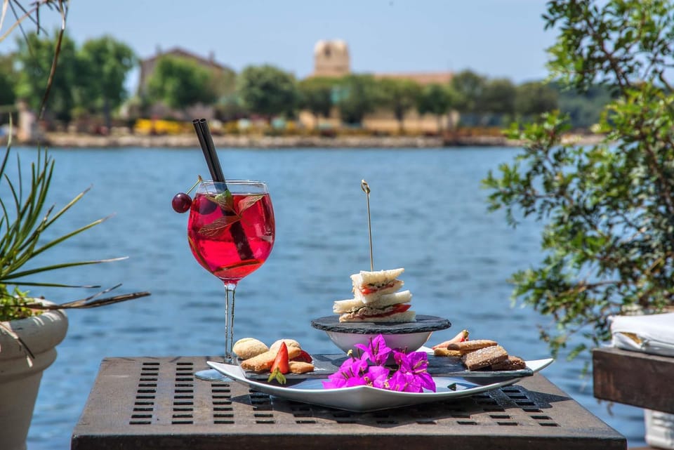 Food and drinks, Lake view