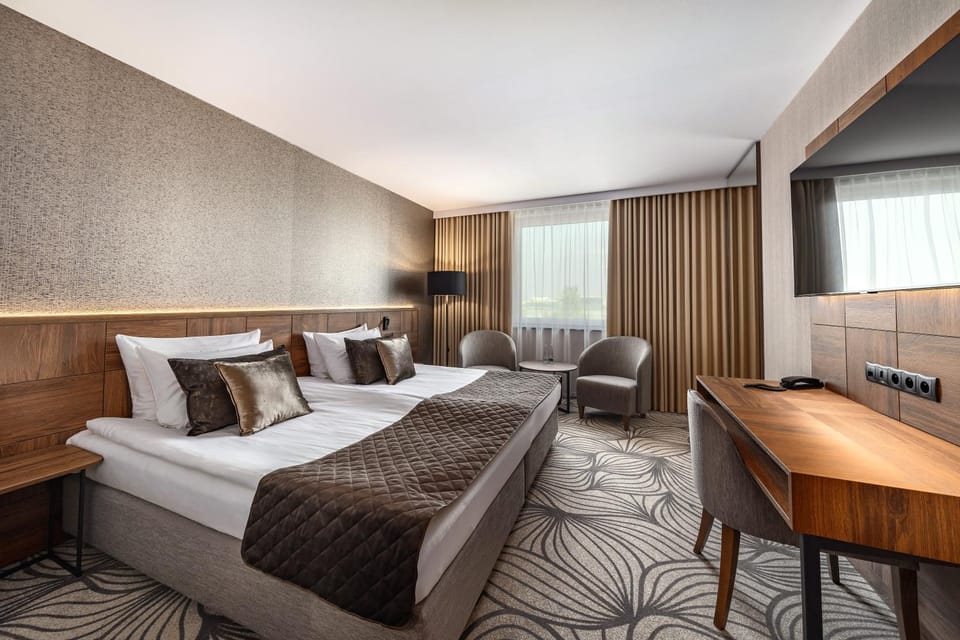 Bed, Coffee/tea facilities, Living room, Photo of the whole room, Seating area, Bedroom
