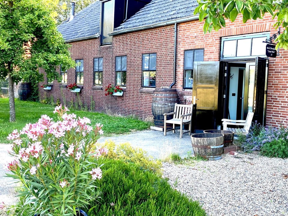Facade/entrance, Garden, Balcony/Terrace