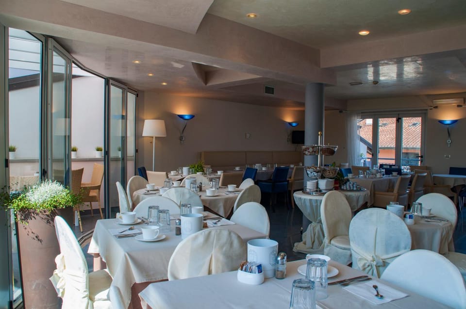 Restaurant/places to eat, Breakfast, Continental breakfast, Buffet breakfast, Italian breakfast