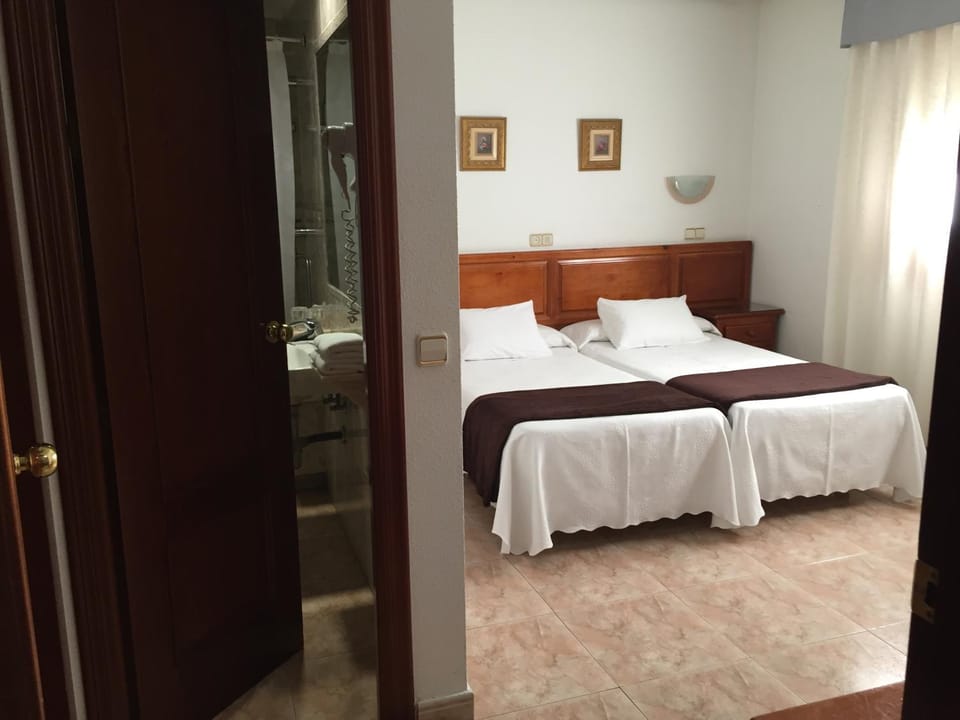 Day, Bathroom, Photo of the whole room