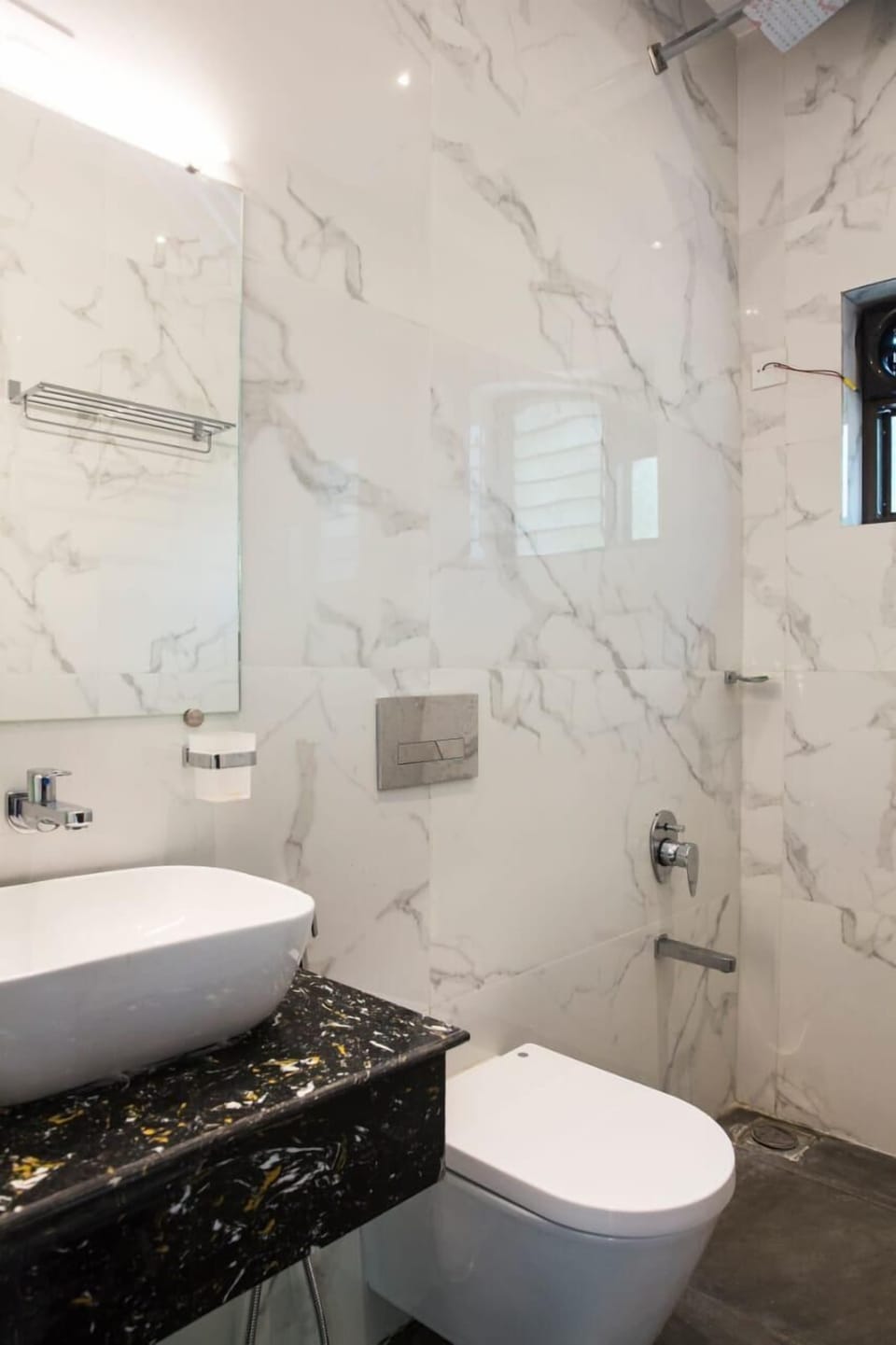 Luxury Double Room, Balcony, Sea View | Bathroom | Free toiletries, towels, soap, shampoo