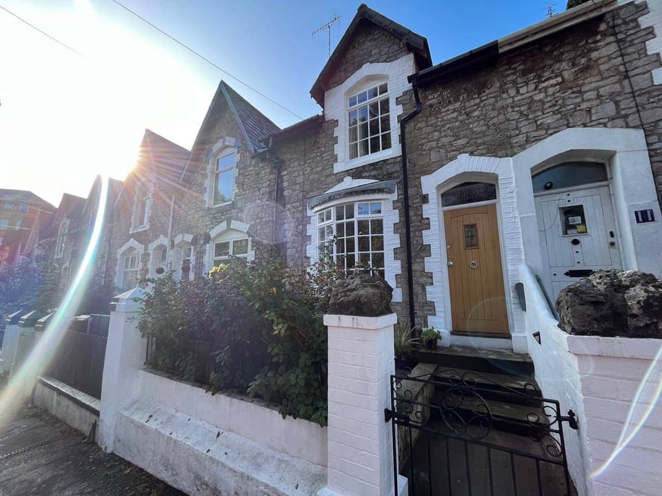 Charming 3-bed Cottage - Private Garden & Parking | Torquay ...
