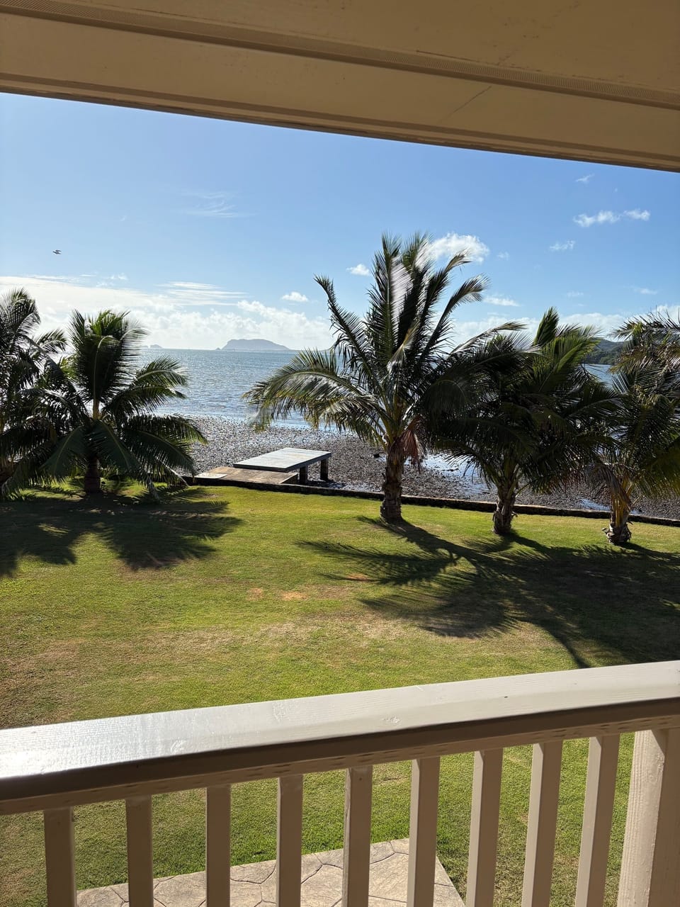 Oceanfront 3 Bedroom Home in Kahaluu - 5ae7e7 