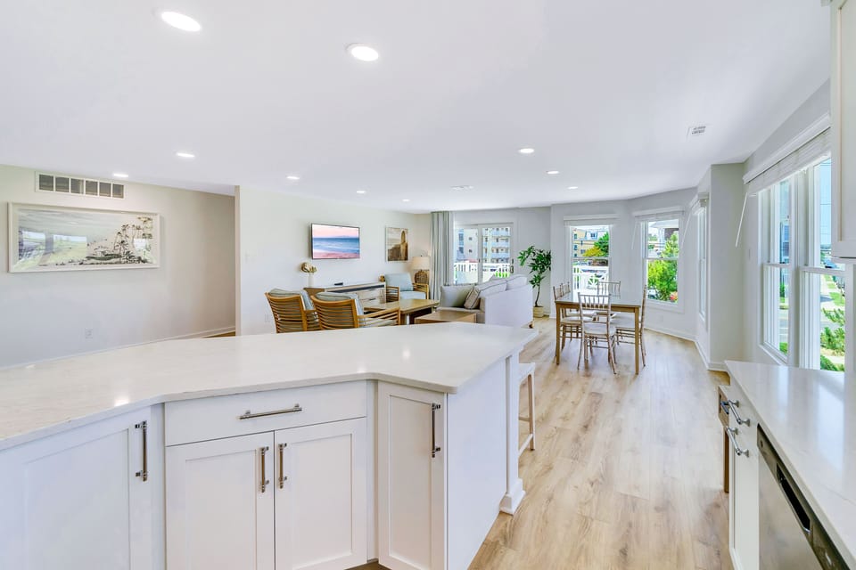 Luxury Townhome | Living area | 32-inch flat-screen TV with cable channels, TV