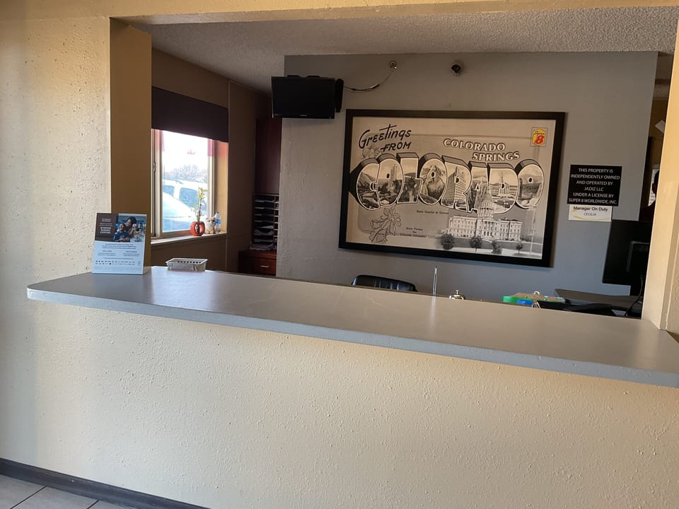 Super 8 by Wyndham Colorado Springs Airport Motel in Colorado Springs, Colorado, États-Unis