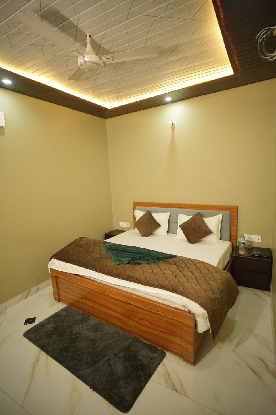 Deluxe Room | Iron/ironing board, WiFi (free)