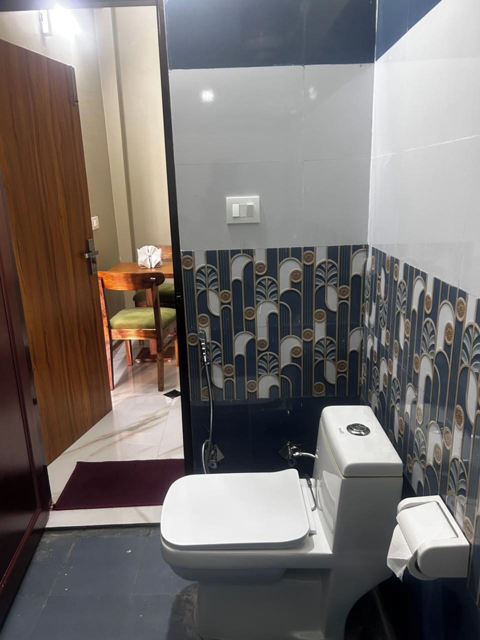 Deluxe Room | Bathroom | Shower, free toiletries, hair dryer, towels