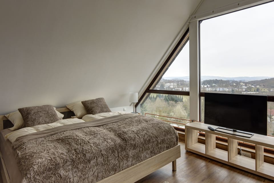 Gallery Suite | Premium bedding, in-room safe, desk, blackout drapes