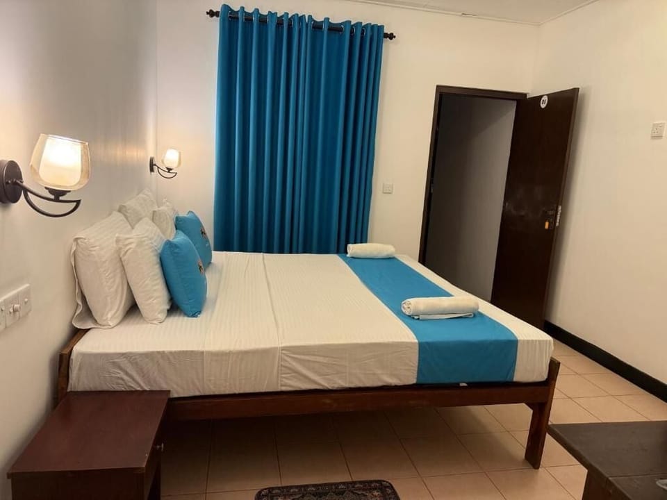 Deluxe Double Room, Balcony, Ocean View | Desk, laptop workspace