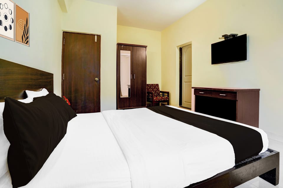 Desk, WiFi (free), bed sheets