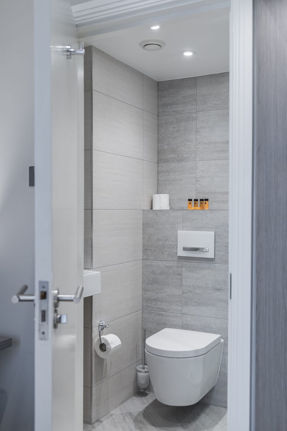 Family Room | Bathroom | Shower, designer toiletries, hair dryer, towels