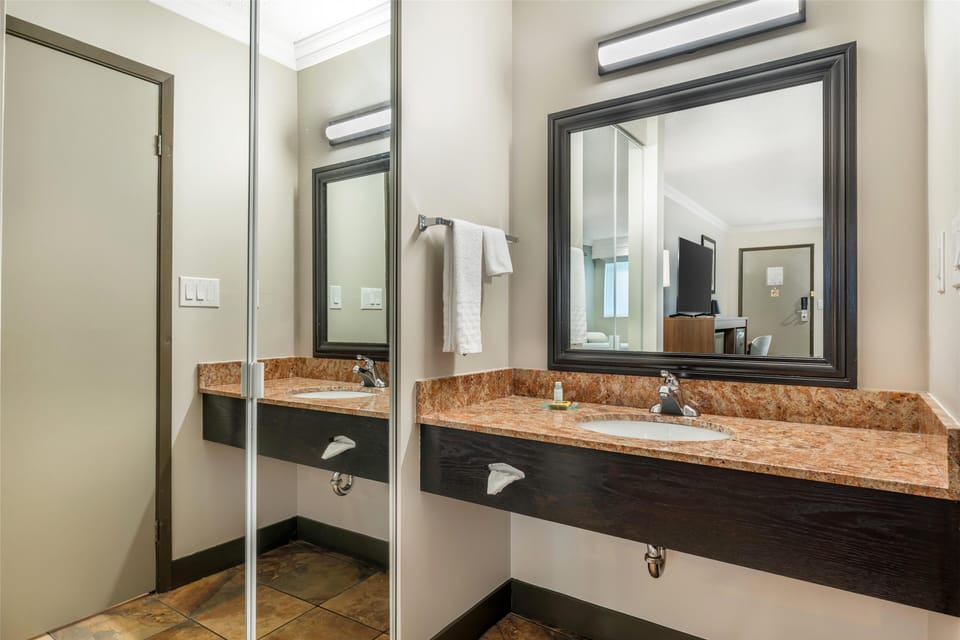 Best Western Plus Burnaby Hotel Hotel in Burnaby, Columbia Britannica, Canada