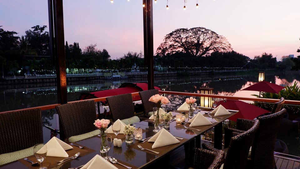 2 restaurants; breakfast, lunch, and dinner served