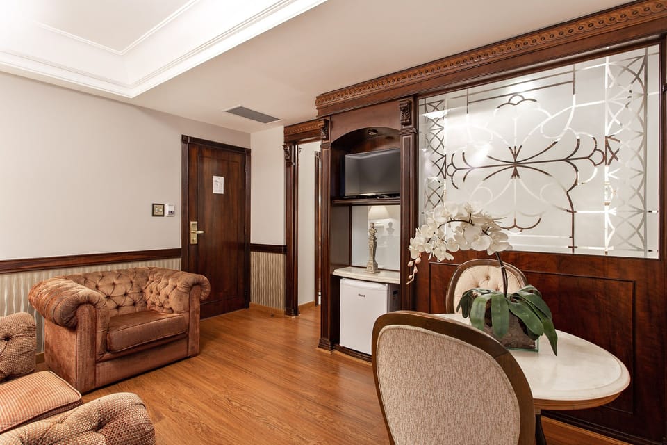 Junior Suite | Living area | LED TV