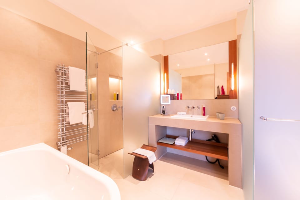 Junior Suite (Orania. 50) | Bathroom | Designer toiletries, hair dryer, bathrobes, slippers