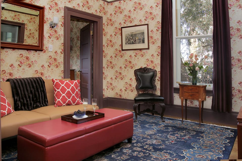 Junior Suite | Living area | 42-inch flat-screen TV with cable channels, TV