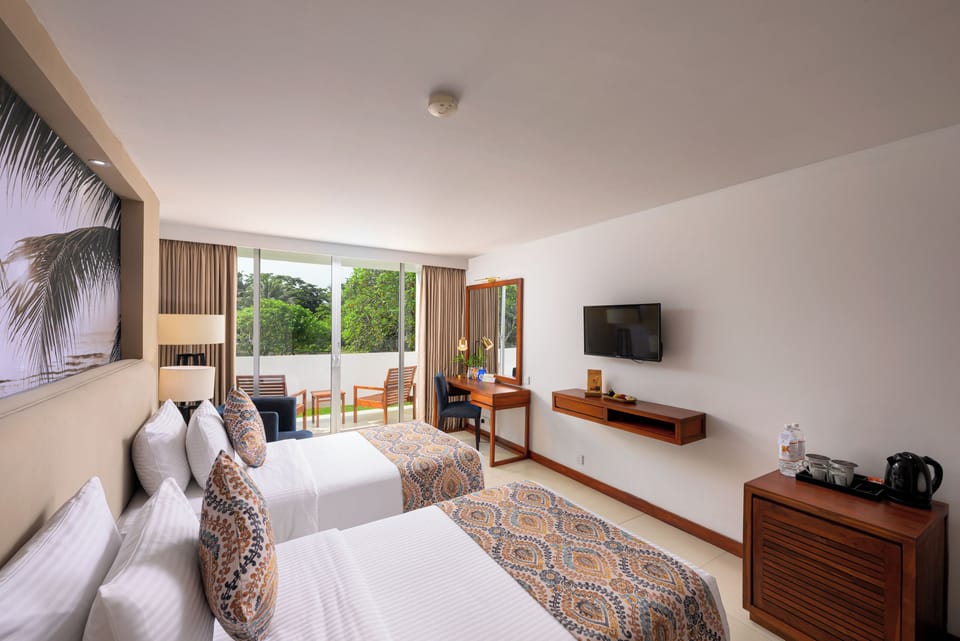 Egyptian cotton sheets, premium bedding, minibar, in-room safe