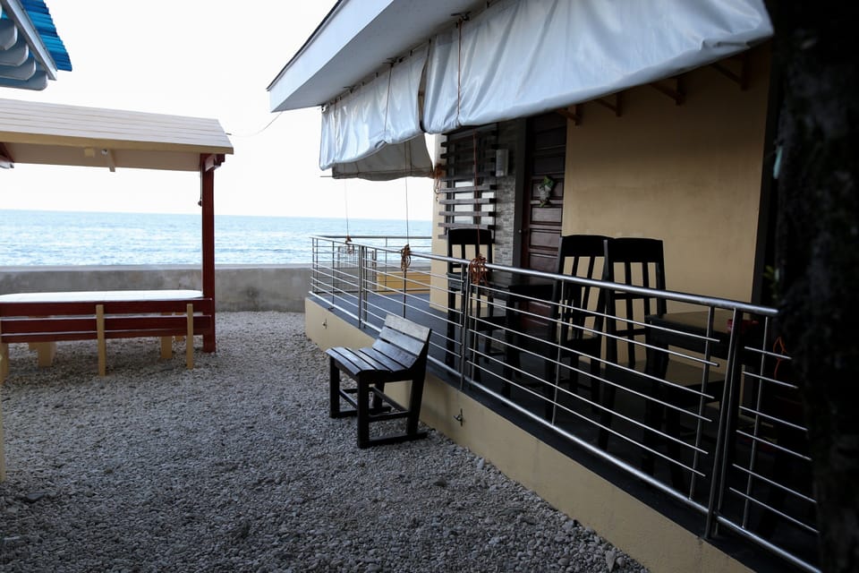 Luzmin BH - Beachfront Cottages Bed and Breakfast in Oslob, Cebu, Filipiny