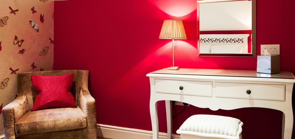 Standard Comfy (Room 8) | Desk, iron/ironing board, WiFi (free), bed sheets