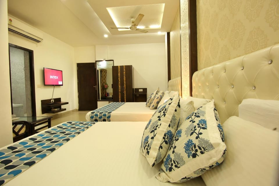 Family Room, 4 Bedrooms | In-room safe, desk, WiFi (free), bed sheets