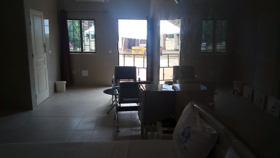 Exclusive Suite, 1 King Bed, Non Smoking | 1 bedroom, premium bedding, desk, rollaway beds (free)