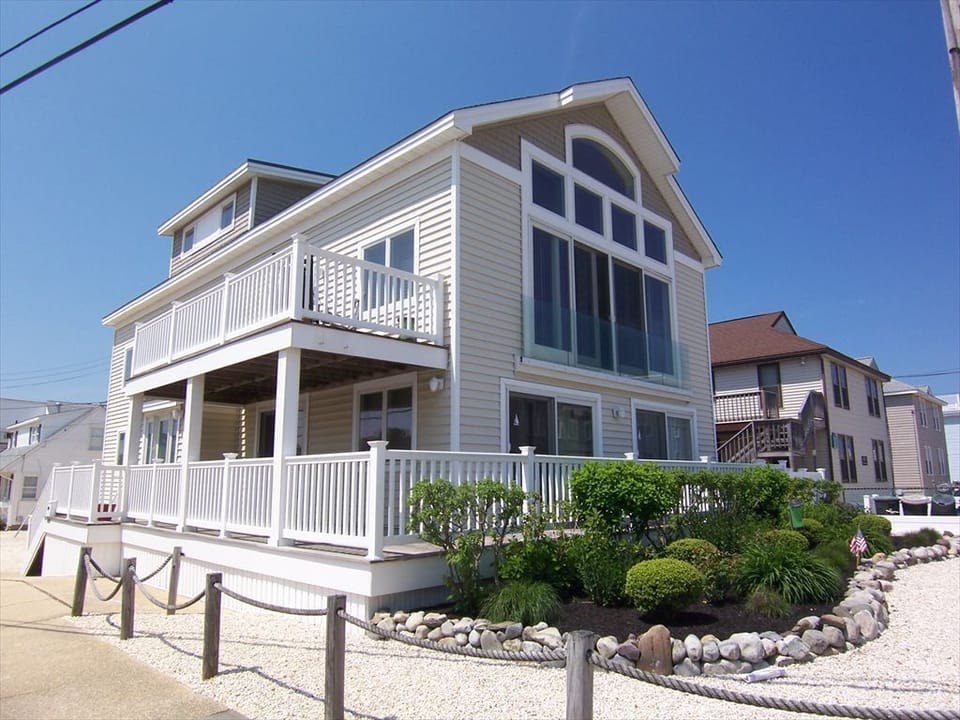 Brant Beach, Off Ocean, 1st 3BR, Perfect Family