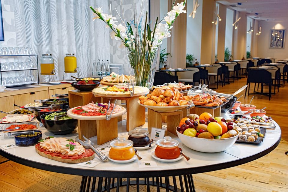 Daily buffet breakfast for a fee