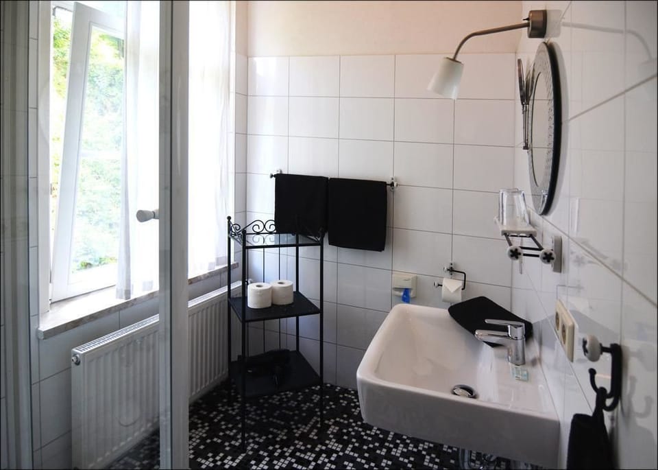 Shower, towels