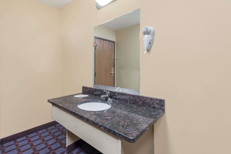 Super 8 by Wyndham Okawville Motel in Illinois, États-Unis