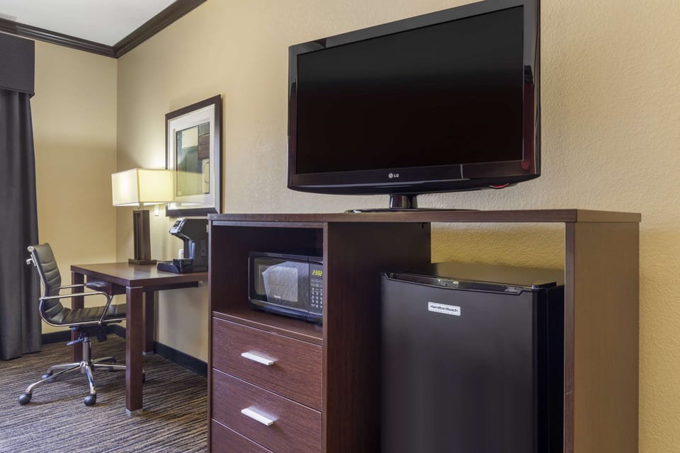 In-room safe, desk, laptop workspace, iron/ironing board
