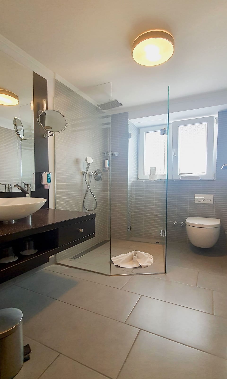 Suite | Bathroom | Hair dryer, towels