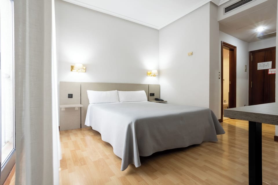 Double Room | Minibar, in-room safe, desk, soundproofing