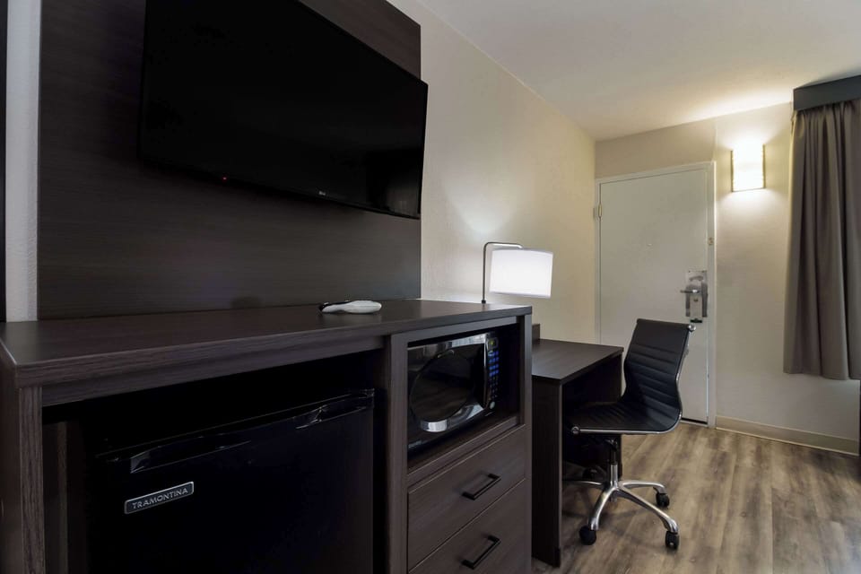In-room safe, desk, laptop workspace, iron/ironing board