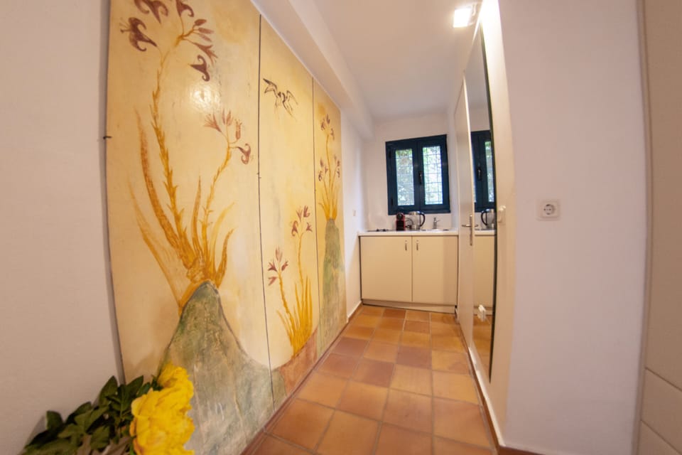 Studio Suite | Private kitchenette | Espresso maker, coffee/tea maker, fridge, microwave