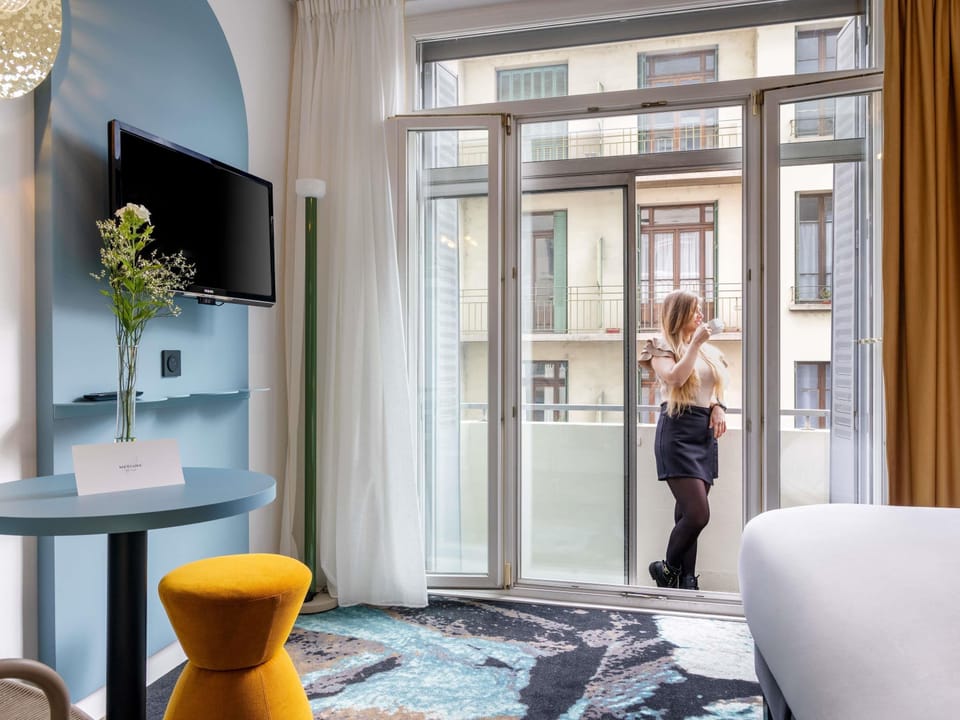 Superior Room, 1 Double Bed, Balcony | 1 bedroom, in-room safe, desk, laptop workspace