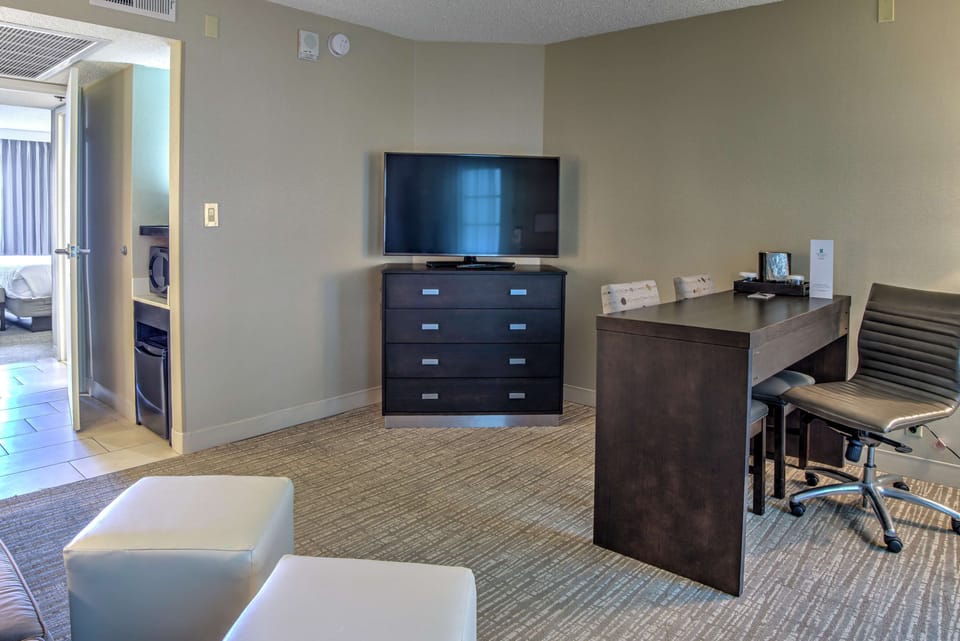 Embassy Suites by Hilton Indianapolis North Hotel in Pike Township