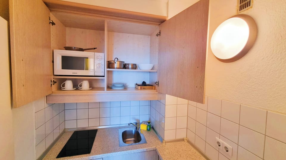 Studio-Apartment | Hypo-allergenic bedding available, desk, blackout drapes, WiFi (free)