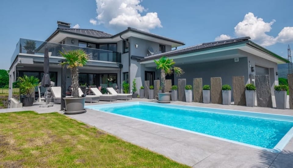 Beautiful view of Luxurious Penthouse Apartments With Beach Access