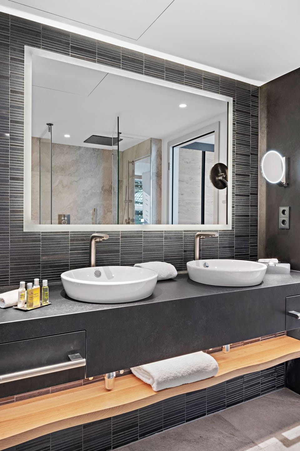 Junior Suite, 1 King Bed | Bathroom | Shower, free toiletries, hair dryer, towels